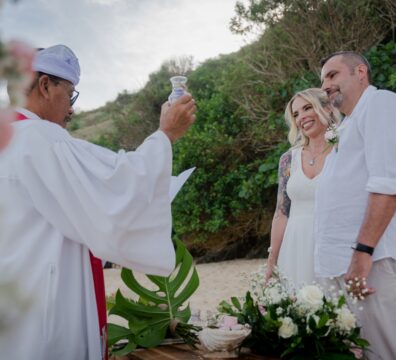 Katrin & Mike Sandzeremonie mit Pak Waspada